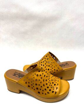 MIZ MOOZ WOMEN'S SLIP ON PERFORATED PLATFORM HEELS GOLD 37EU / 7US # T-63